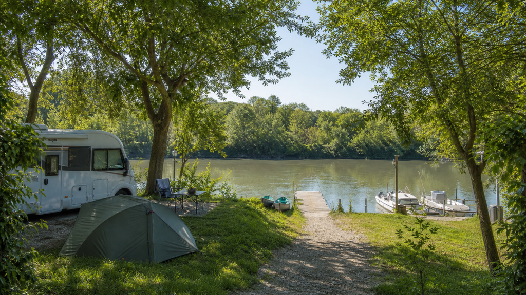 AI-gegenereerd sfeerbeeld, geen foto van de camping