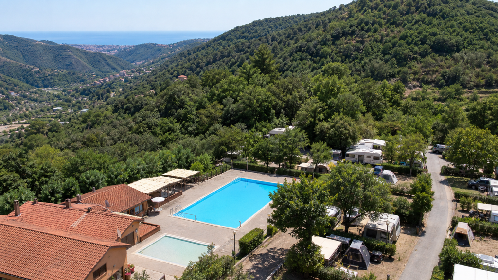 Camping sfeerfoto van Camping Pian dei Boschi in Pietra Ligure